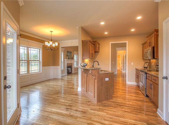 4th image of 3217 Shady Forest Dr
