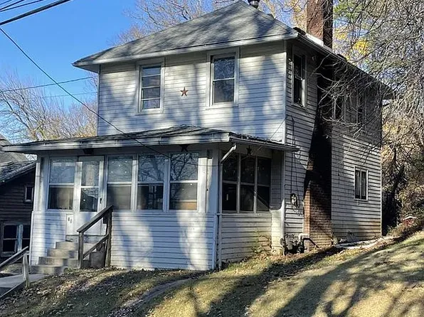 18 Walnut St, Savanna, IL 61074