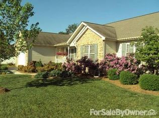 7 Sunset Dr, Waynesboro, VA 22980