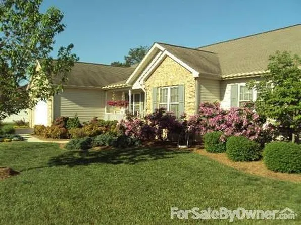 7 Sunset Dr, Waynesboro, VA 22980