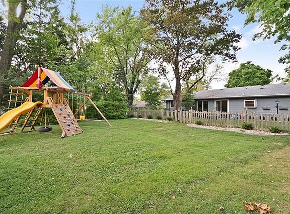 2nd image of 11734 Holly Springs Dr