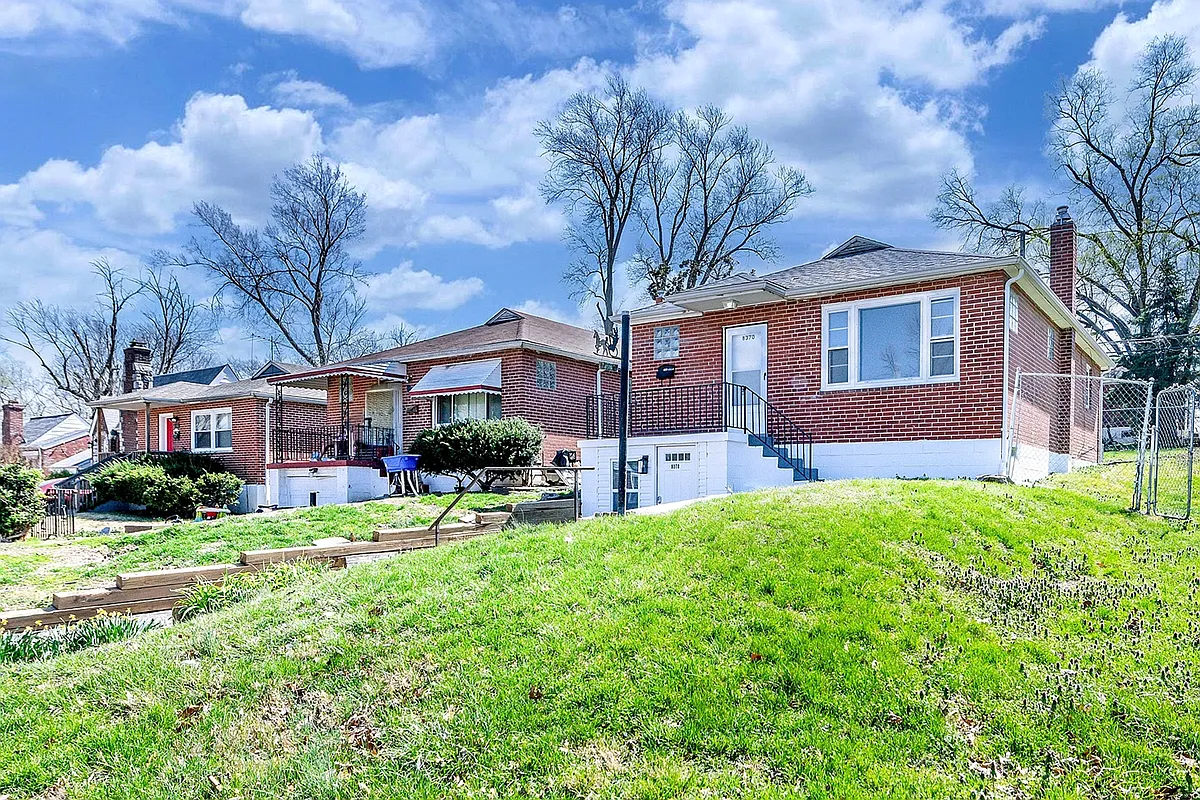 Building Photo - 8370 Orchard Ave