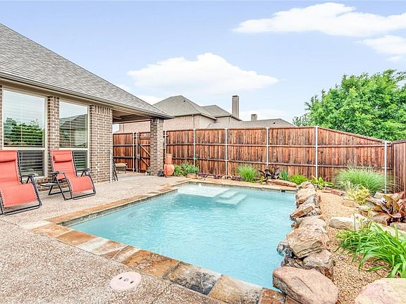3rd image of 6812 Oriole Ln