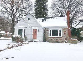 201 Somershire Dr, Rochester, NY 14617