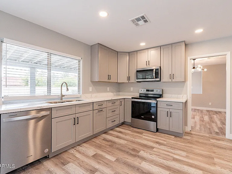 2318 E Lupine Ave — Photo 17
