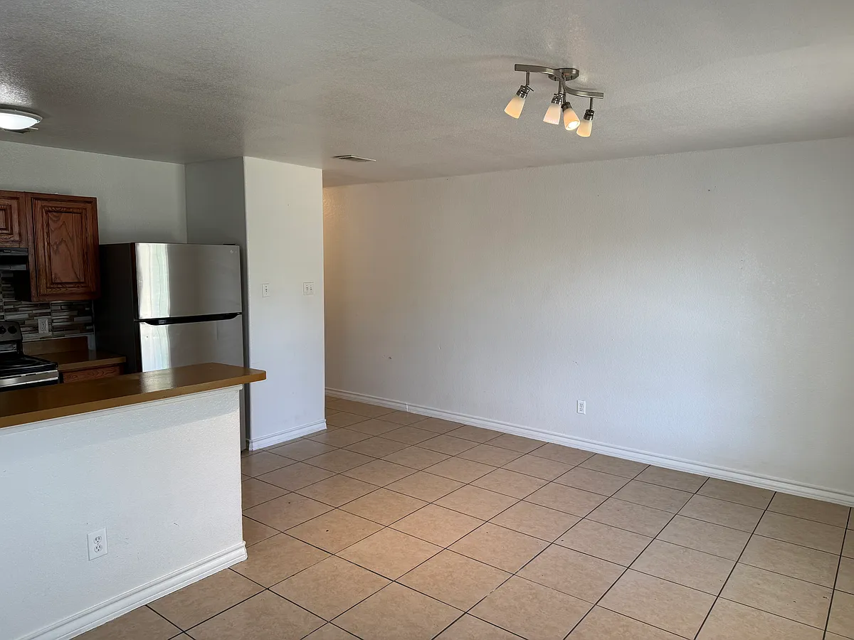 Building Photo - 3103 N Crump St #1