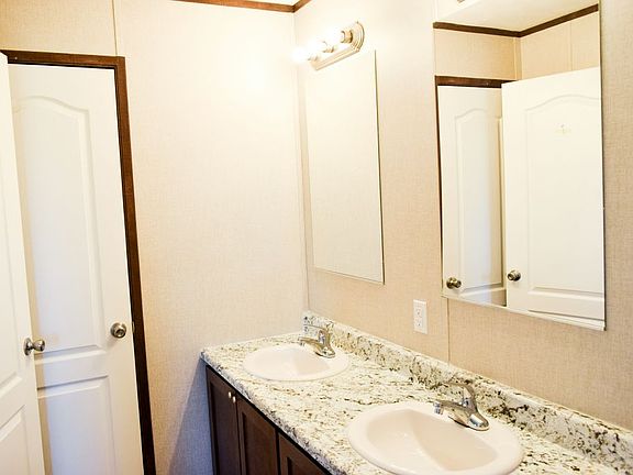 4th image of 107 Shiloh Arbor Ln