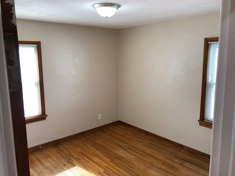 3242 Escott Ave — Photo 6