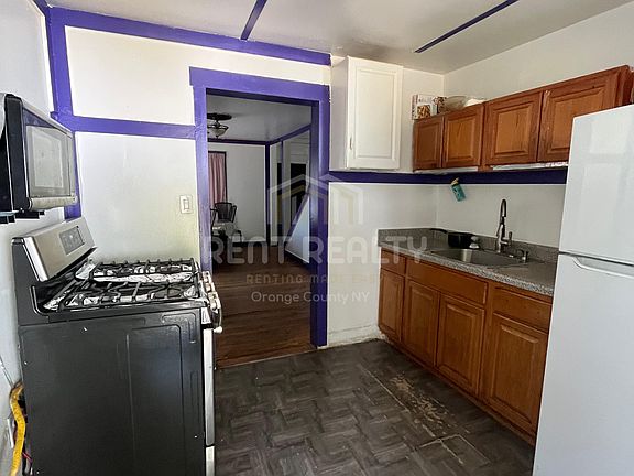 3rd image of 430 N Main St
