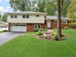 60 Glenmere Dr, Cranston, RI 02920