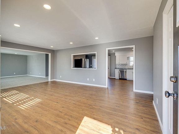 5th image of 307 Carolina St