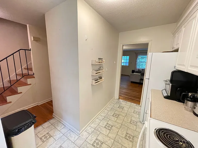 400 Davie Rd #9 — Photo 8