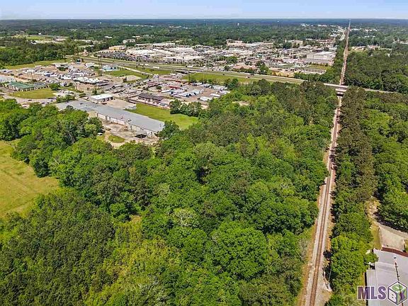 4th image of 2113 SW Railroad Ave
