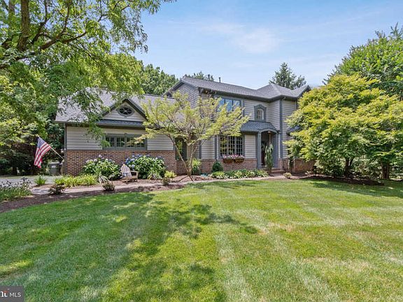 2nd image of 12501 Manderley Way