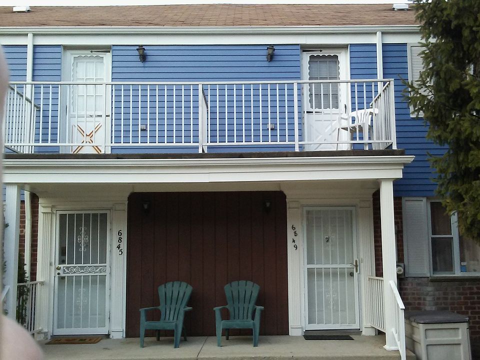 1st image of 6849 Cloverdale Blvd