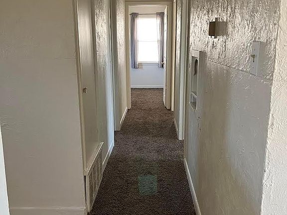 4th image of 221 Hoover Cir