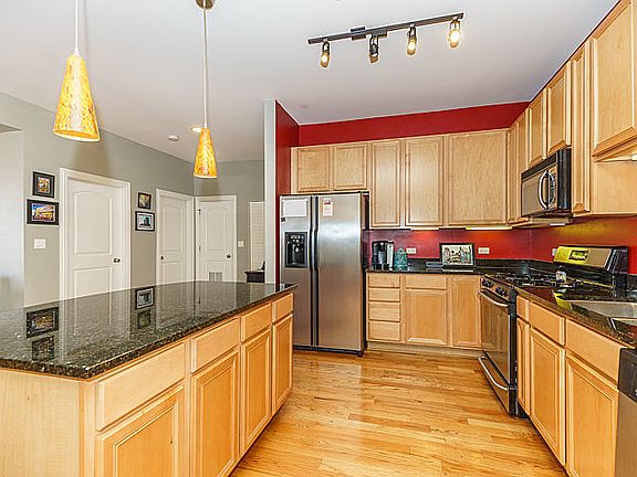 3rd image of 2036 N Western Ave #201