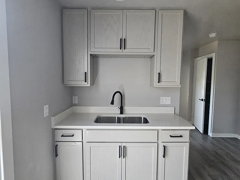 216 Forrest Ave #5 — Photo 5