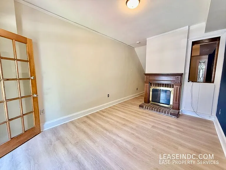 425 5th St SE — Photo 2
