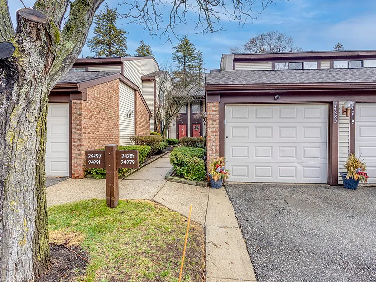 24285 Evergreen Rd — Photo 17