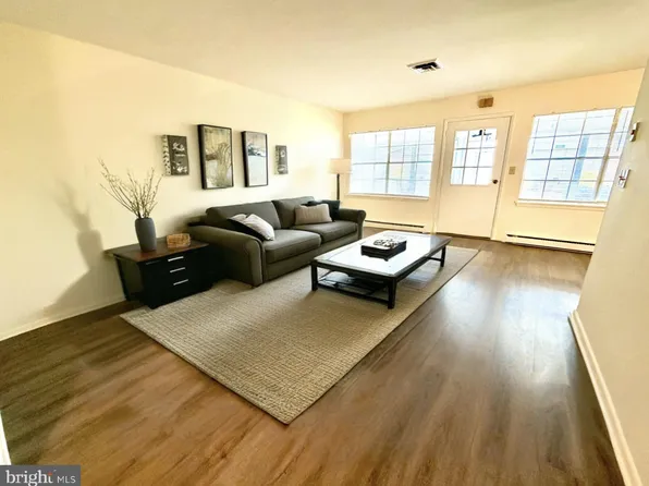 842 Inverness Ct, Lakewood, NJ 08701