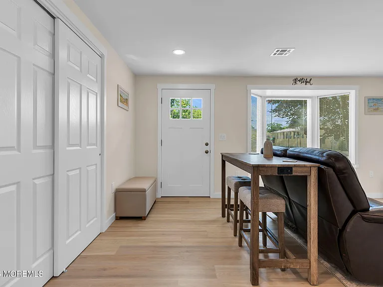 501 Forman Ave — Photo 6