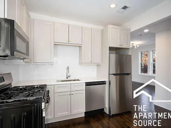 3749 W School St #2F, Chicago, IL 60618