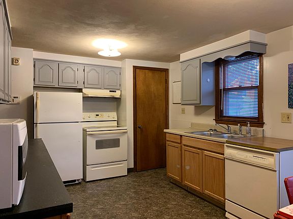 2nd image of 123 Empire Ave