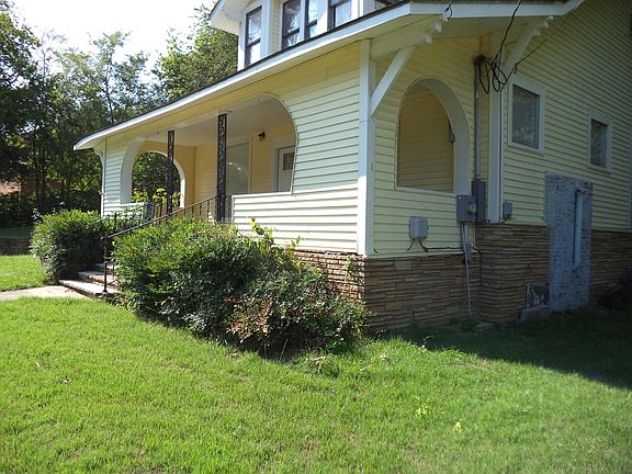 3rd image of 804 W Main St
