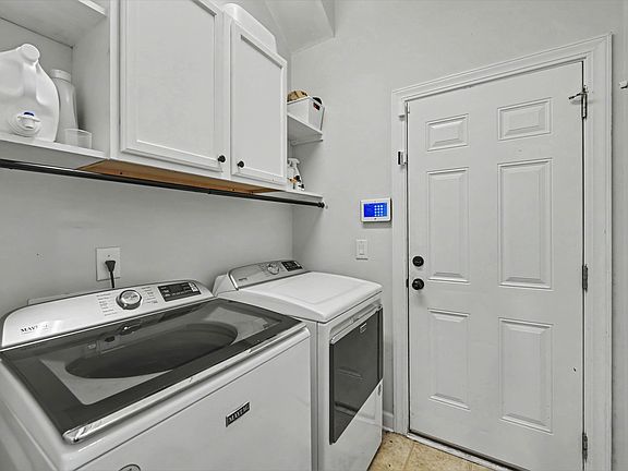5th image of 203 Topsaw Ln