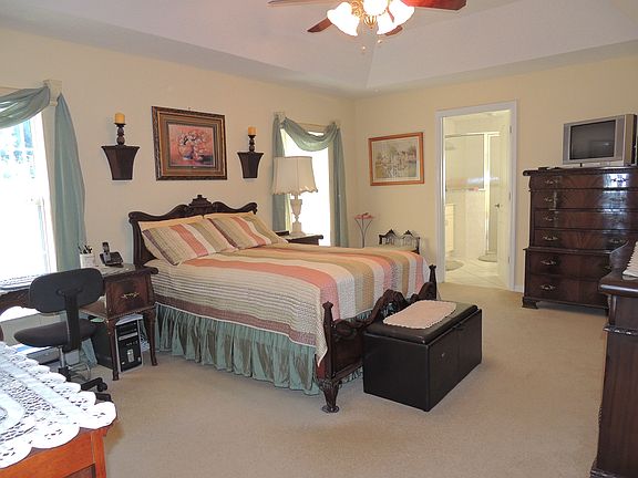 5th image of 29 Farmsworth Dr