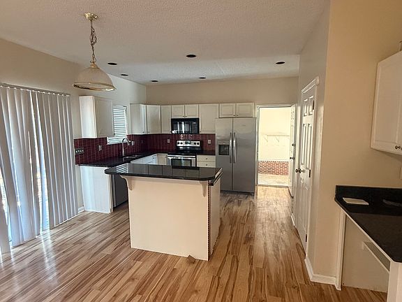 5th image of 100 Flintwood Ct