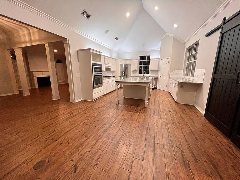 137 Downing Ct — Photo 3