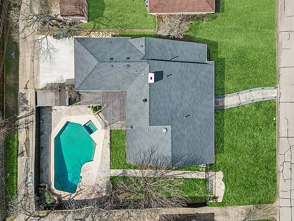 3rd image of 2824 Reedcroft Dr