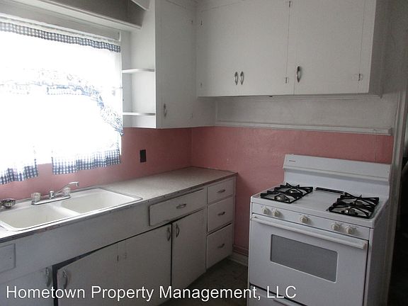 2nd image of 4 Hemlock Ct