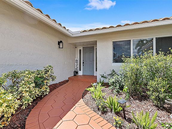 5th image of 10702 NW 21st St