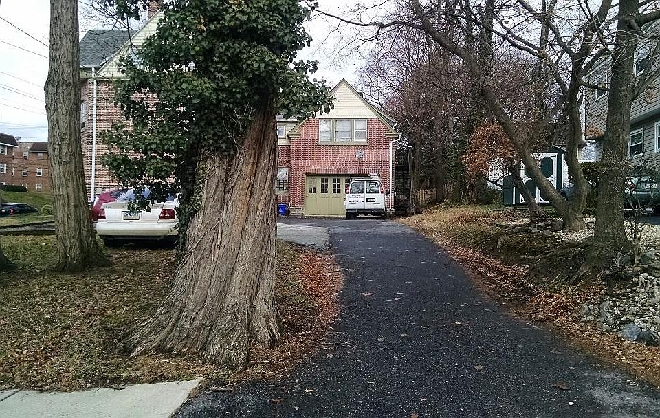 Driveway off W. Lincoln Street