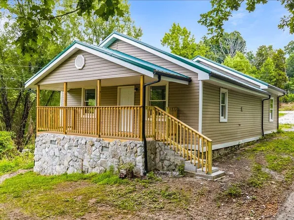151 Sunflower Ln, La Follette, TN 37766