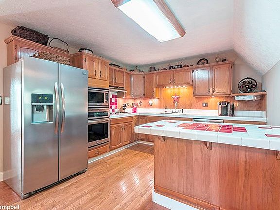 4th image of 23118 Lancaster Dr