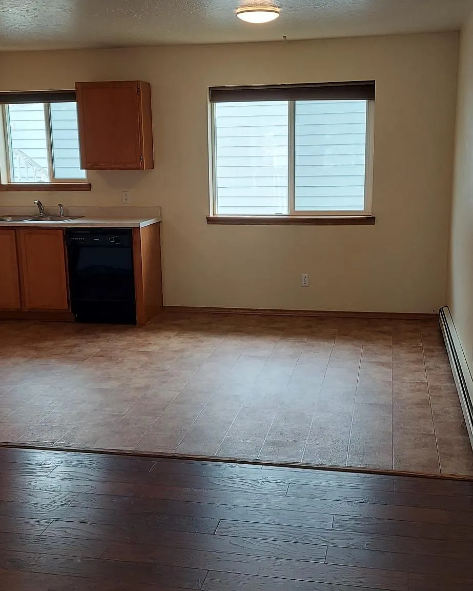 3 bed, 900 sqft, $1,650 — Photo 4