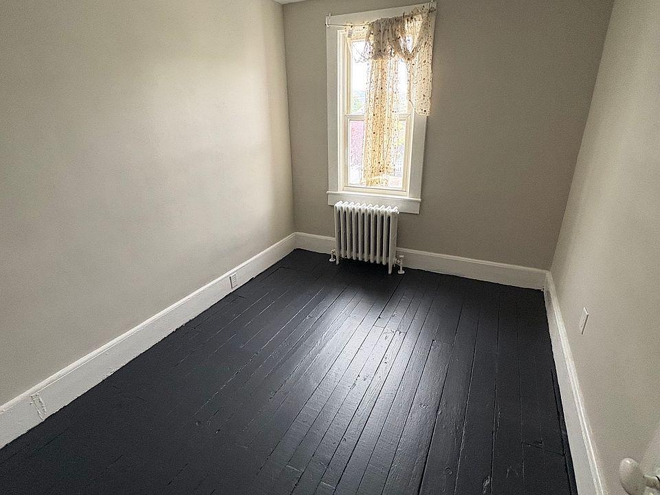 2nd image of 202 S Walnut St