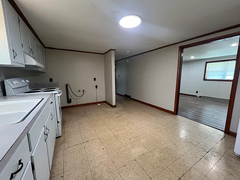 123 Center St #B — Photo 5