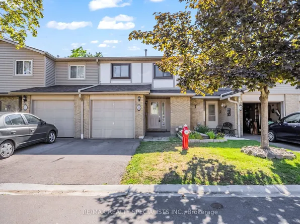 33 Greenwich Cir, Brampton, ON L6S 2E6