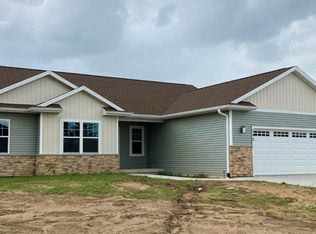 540 Silverleaf Ct, Plover, WI 54467