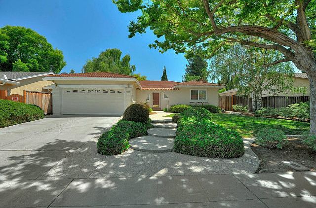 1st image of 1082 Fuchsia Dr