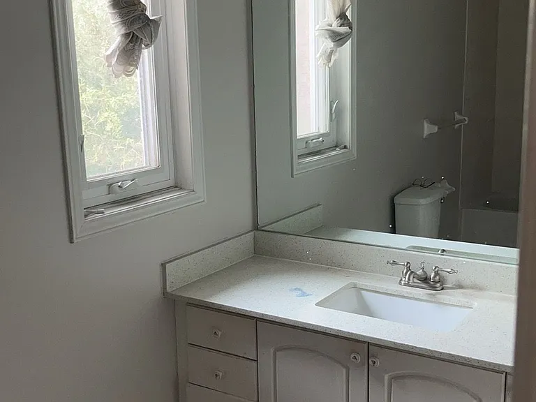 2441 Strathmore Cres — Photo 16