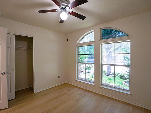 4th image of 1520 Darjeeling Dr