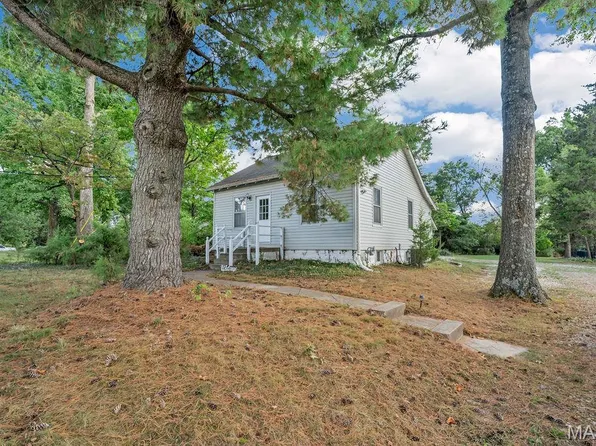 12204 Ladue Rd, Saint Louis, MO 63141