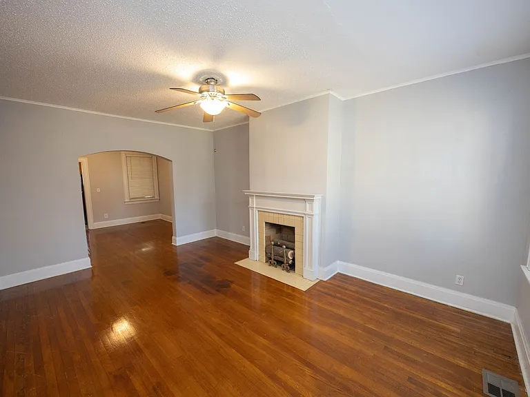 3355 Lexington Rd — Photo 4