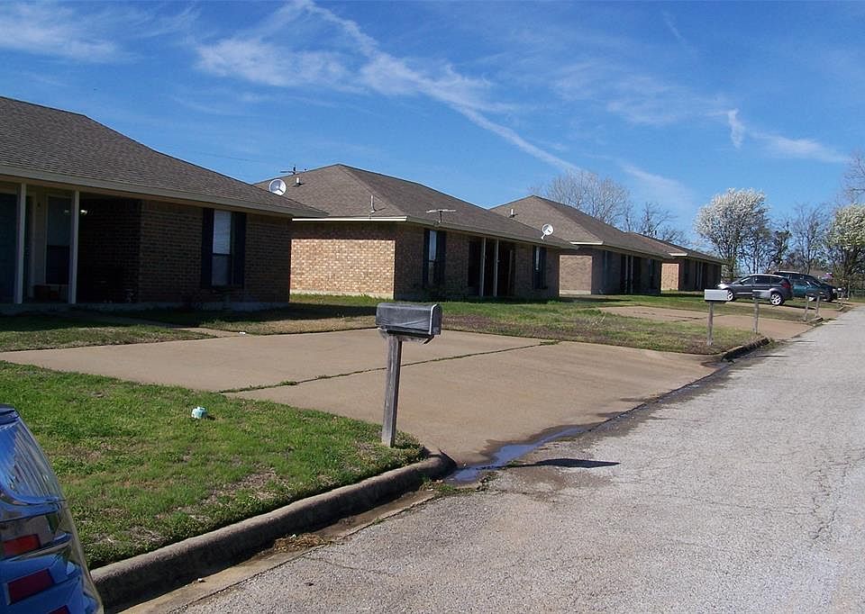 2nd image of 289 Summit Dr #B